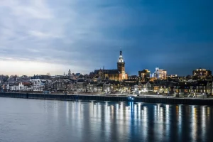 AD8A32DBE02E421896391589BF827146-van-dag-naar-nacht-in-nijmegen